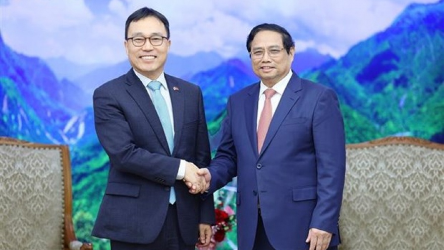 PM hosts new ambassadors of RoK, Laos